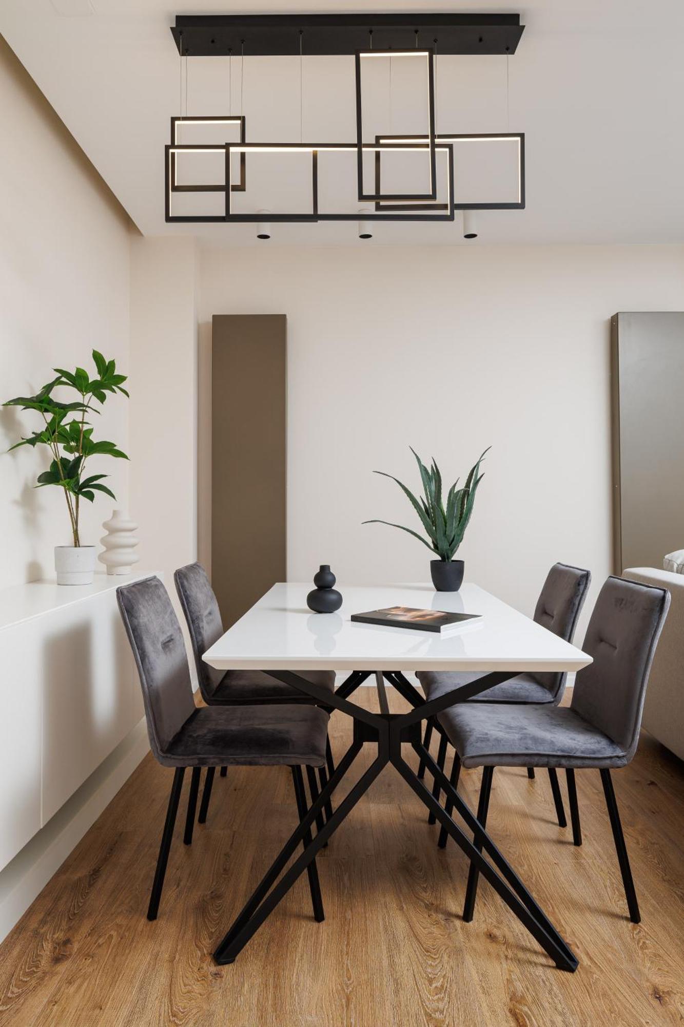 Apartment Skylark 4*