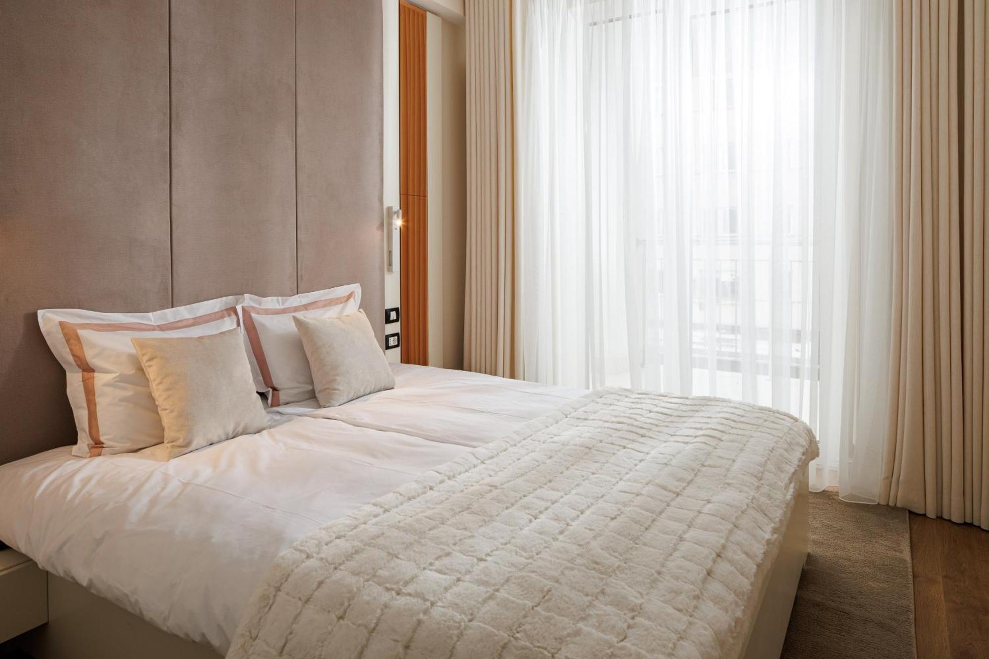 Skylark Apartment 4*