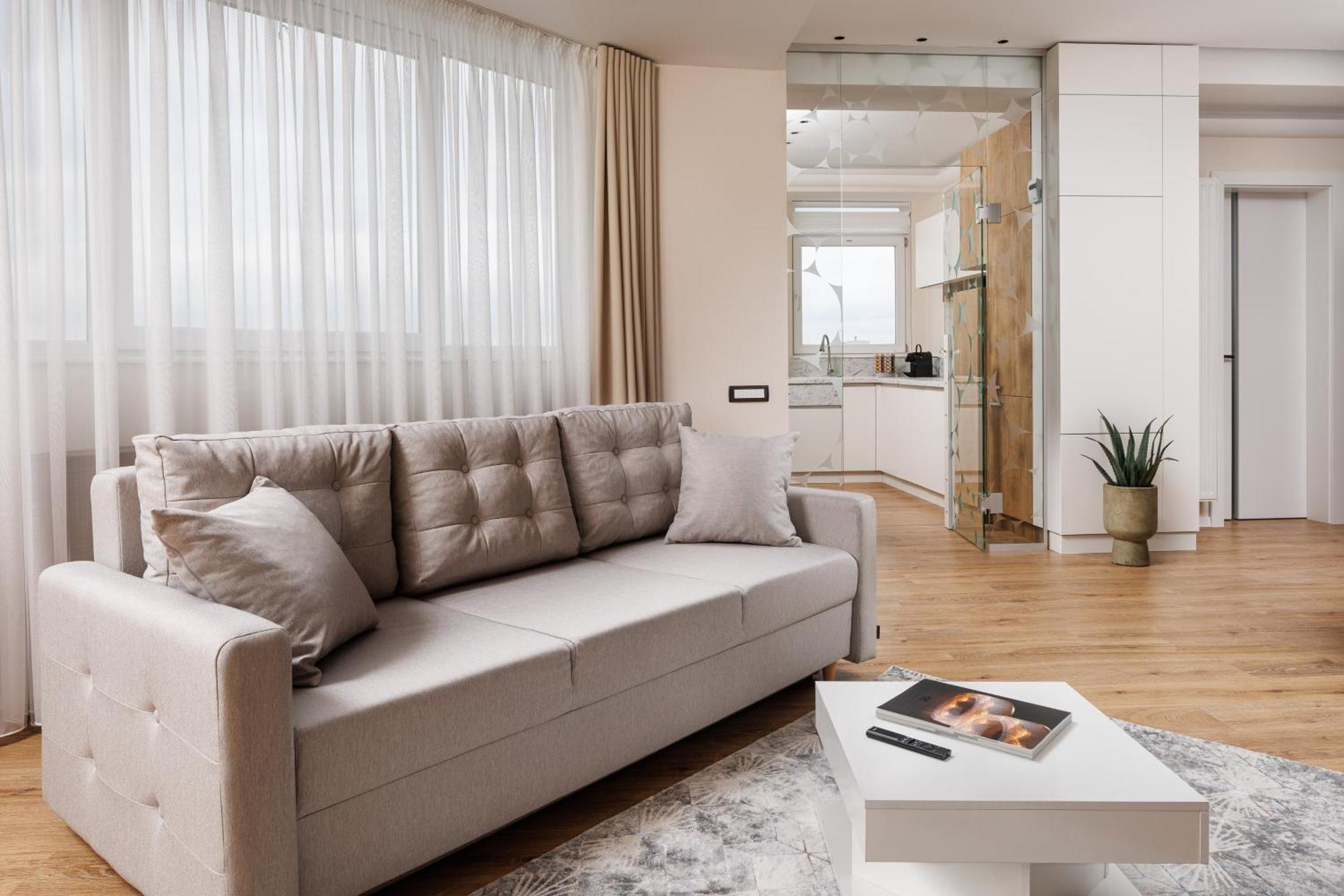 Skylark 4*