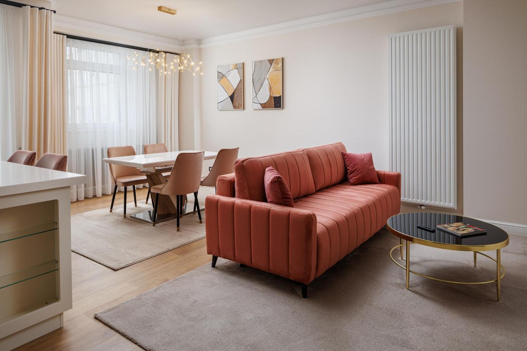 Skylark 4* Brasov
